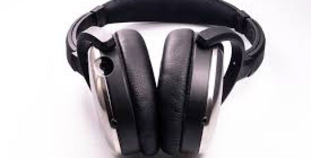 Earphones And Headphones Market